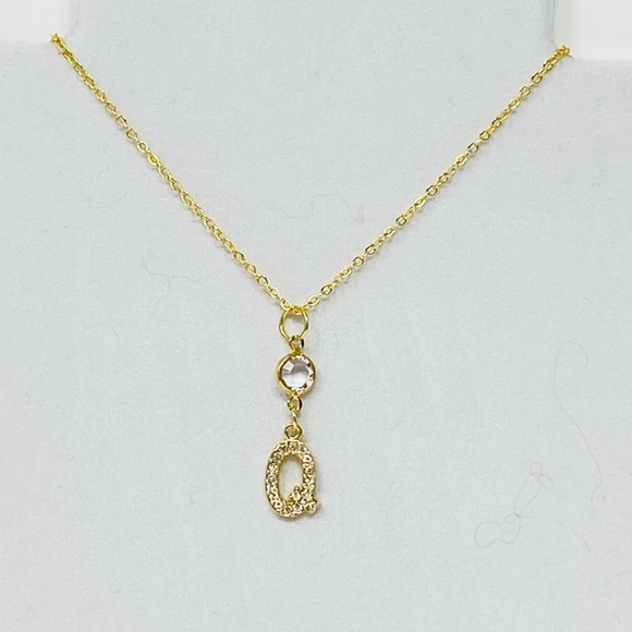 Letter “Q” CZ encrusted pendant necklace - Picture 2 of 5
